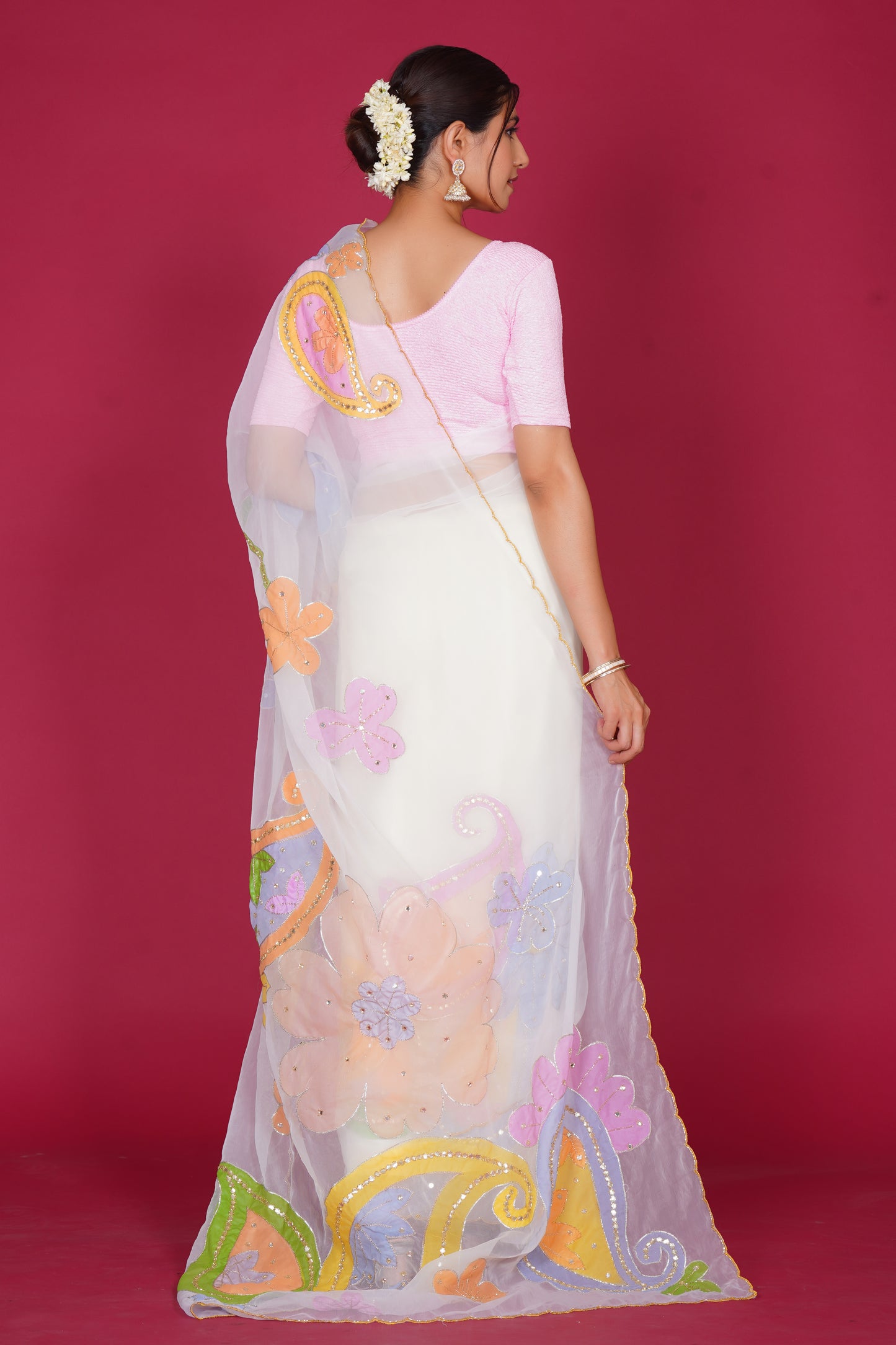 Gull Bahar – White Saree with Pastel Floral Motifs 🌸