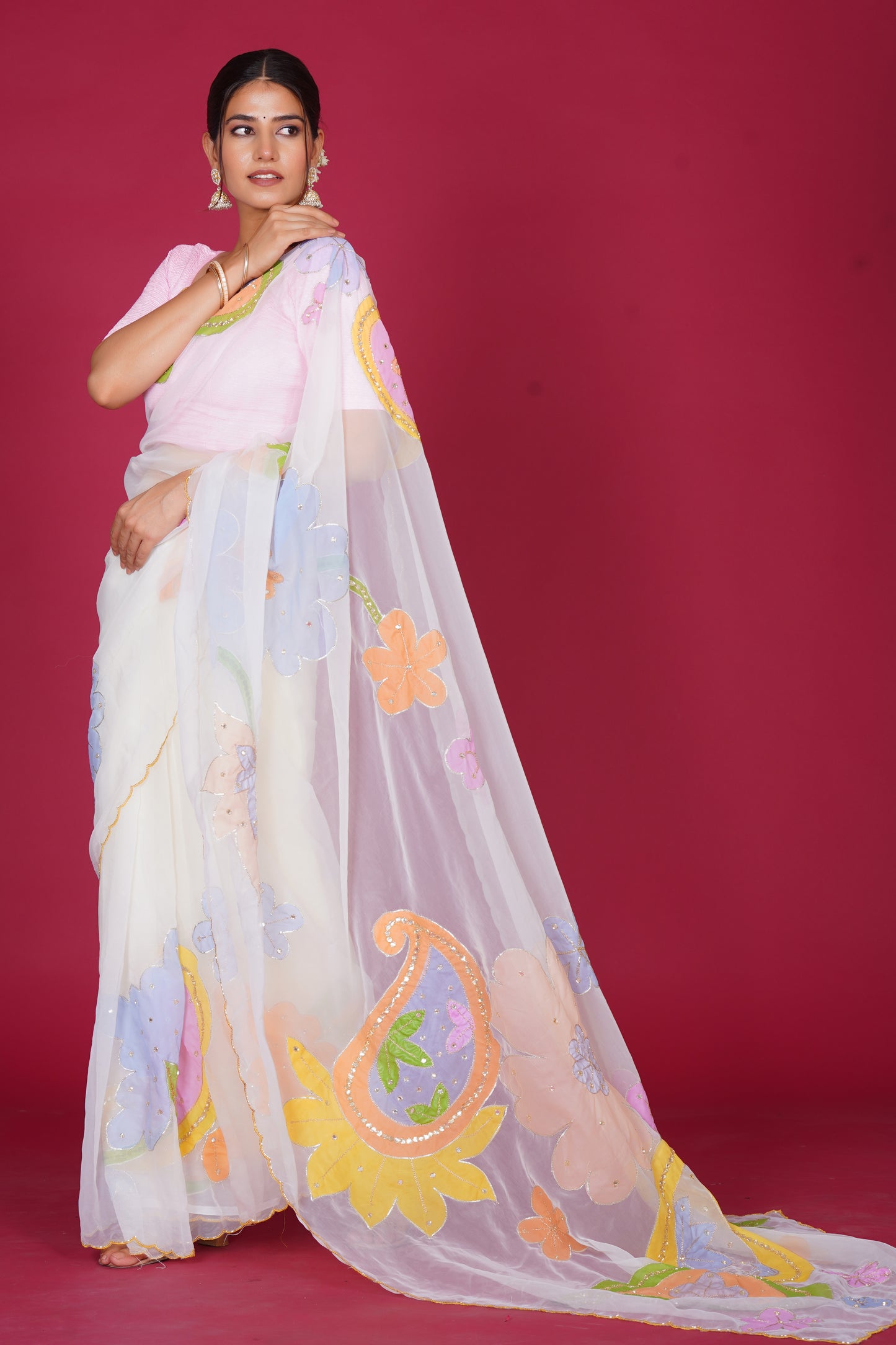 Gull Bahar – White Saree with Pastel Floral Motifs 🌸