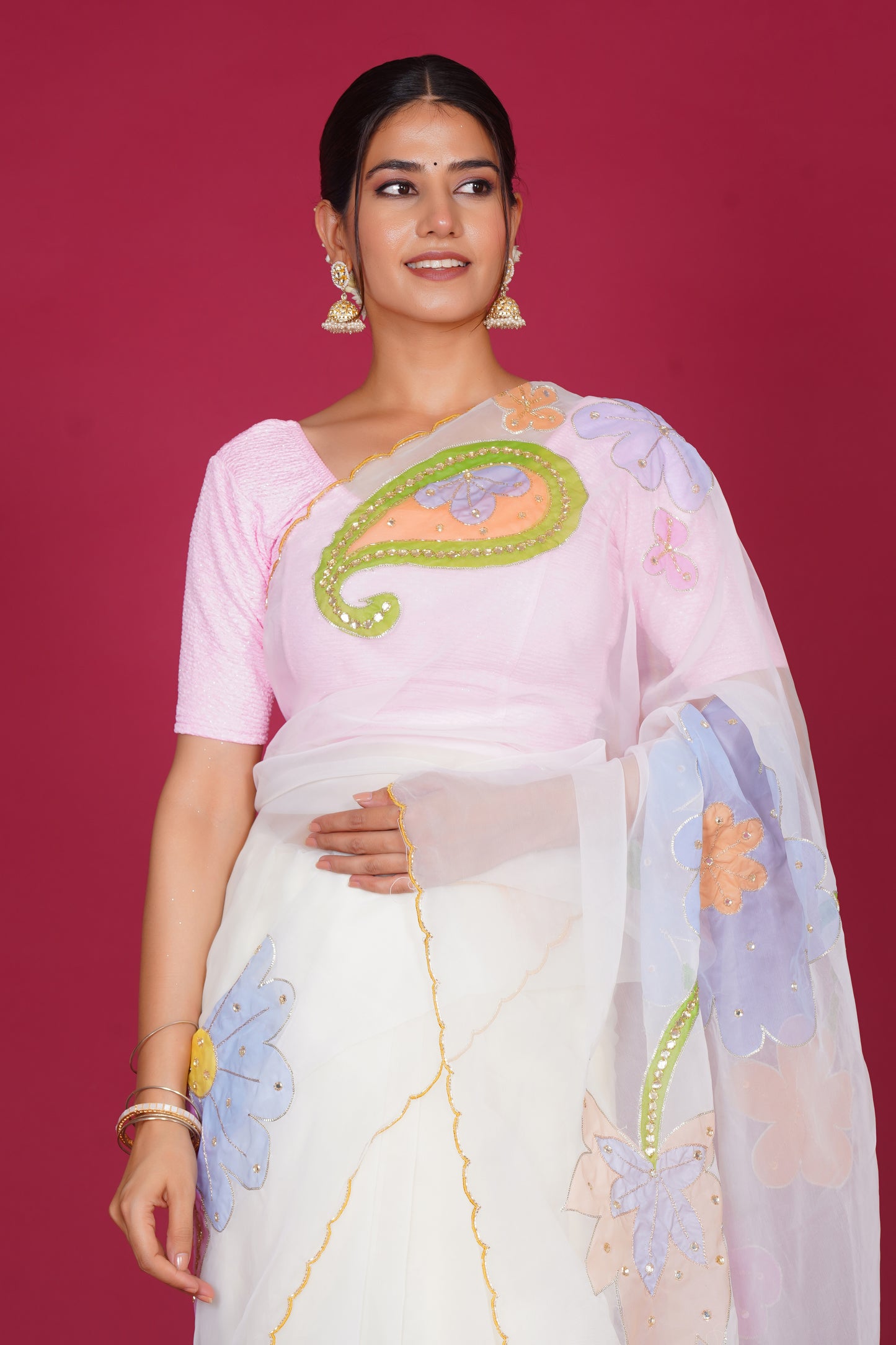 Gull Bahar – White Saree with Pastel Floral Motifs 🌸