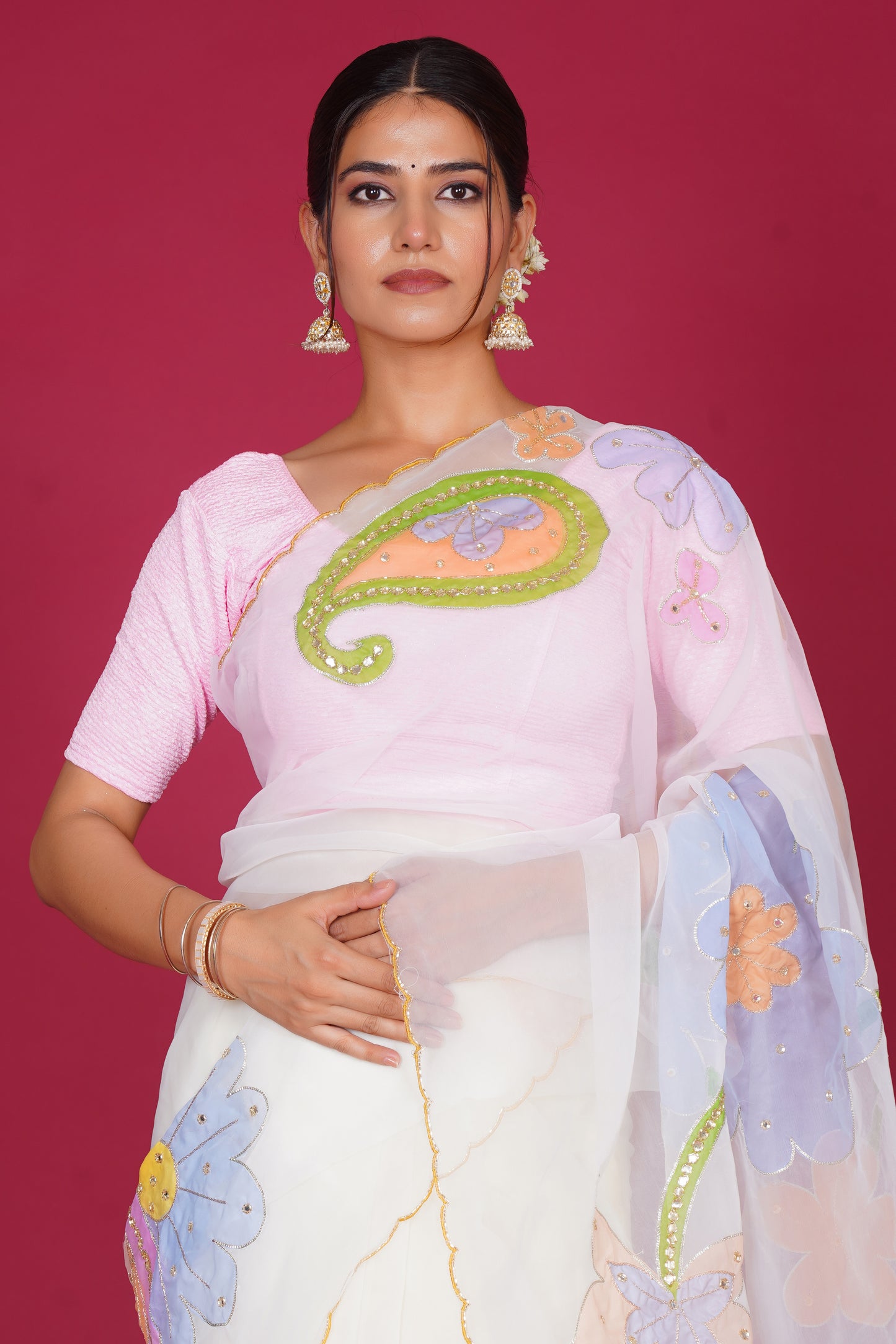 Gull Bahar – White Saree with Pastel Floral Motifs 🌸