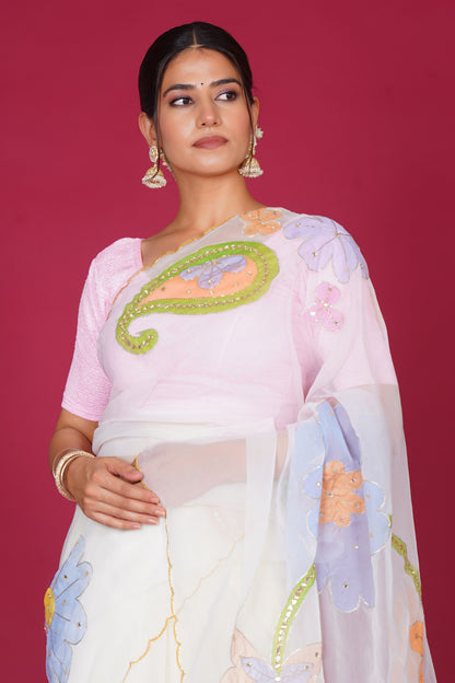 Gull Bahar – White Saree with Pastel Floral Motifs 🌸