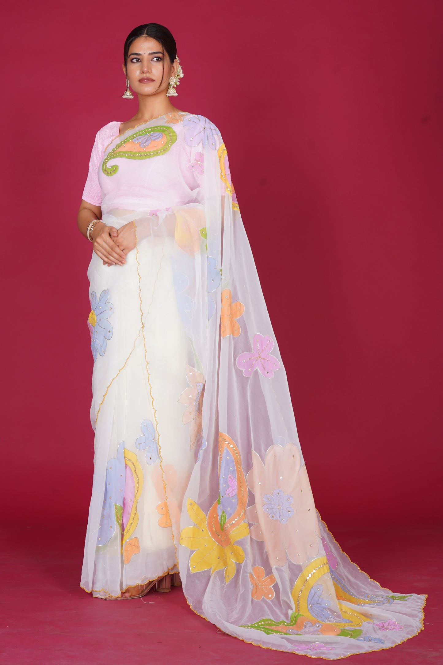 Gull Bahar – White Saree with Pastel Floral Motifs 🌸