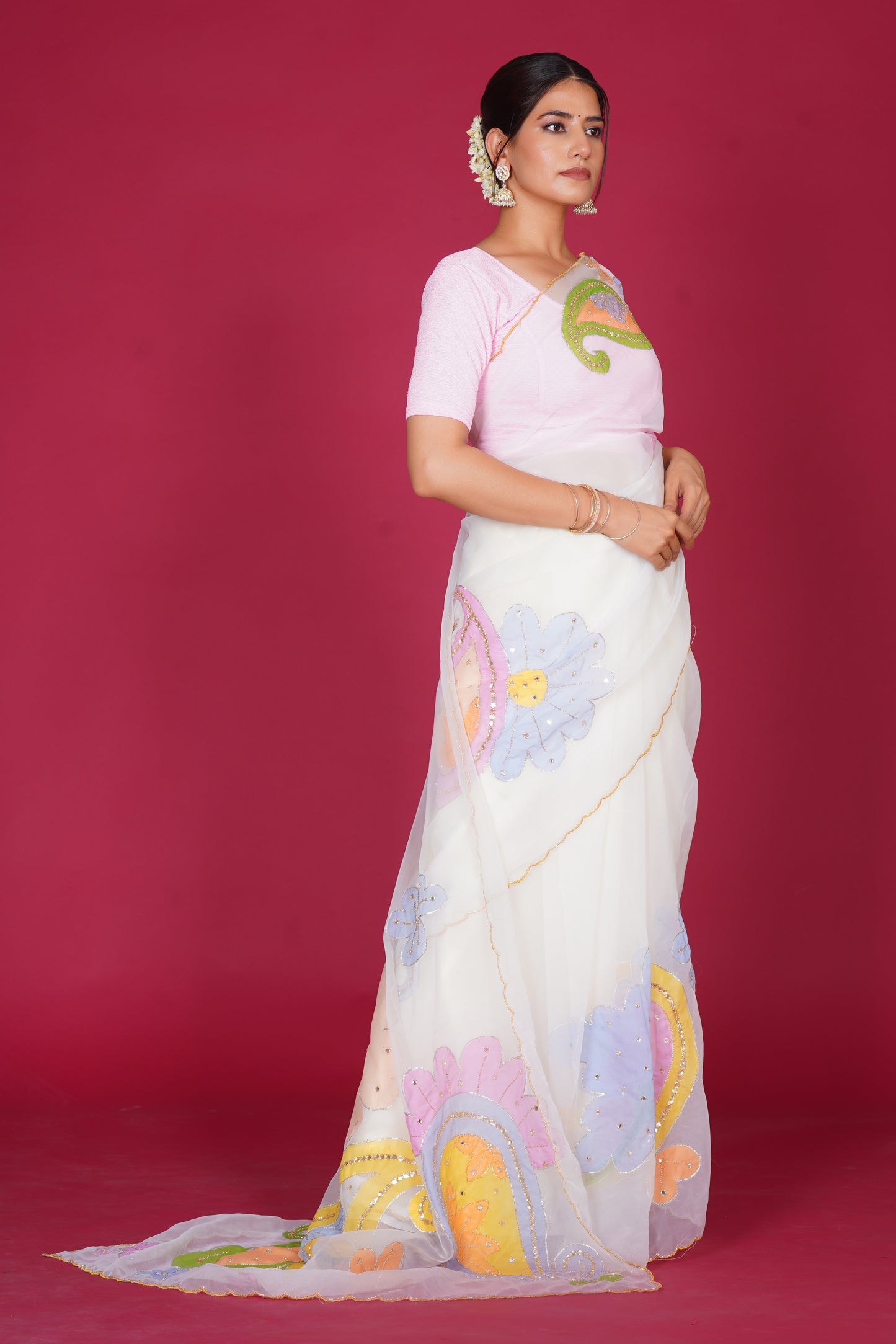 Gull Bahar – White Saree with Pastel Floral Motifs 🌸