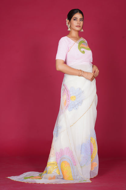 Gull Bahar – White Saree with Pastel Floral Motifs 🌸